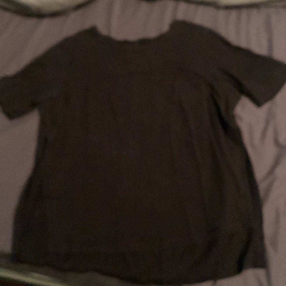 Black lululemon shirt size large. Side slits.